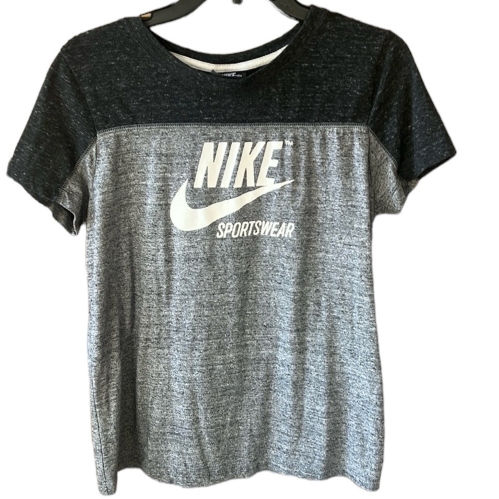 Nike Women’s Color Block Black & Gray Graphic Tee. Size L - Like new